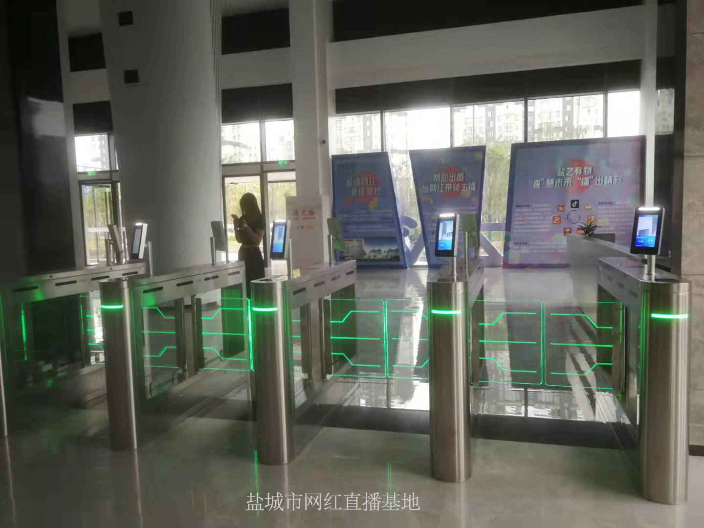 盐城市网红直播基地防撞摆闸