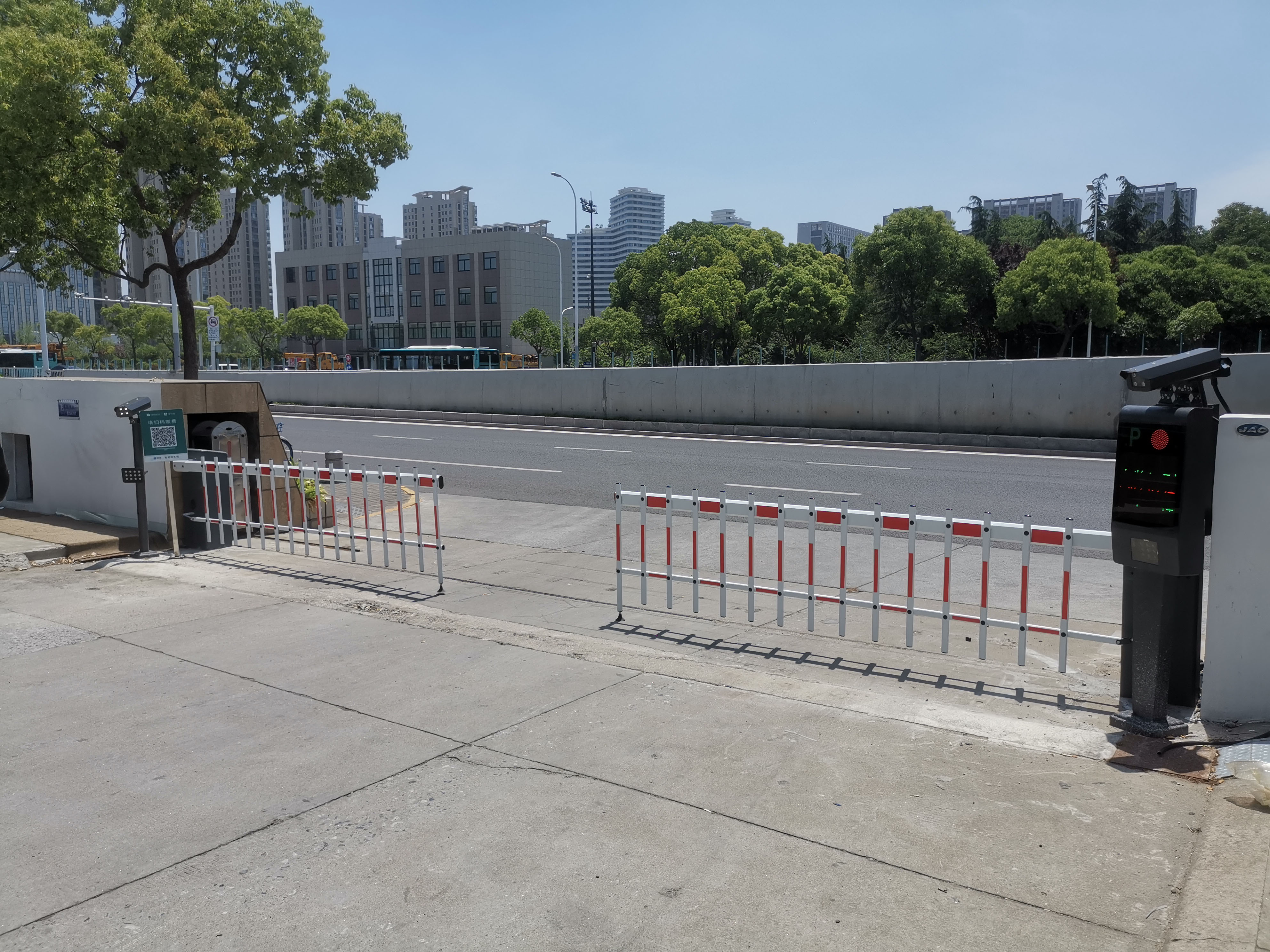 盐城世纪大道格林豪泰酒店收费停车场